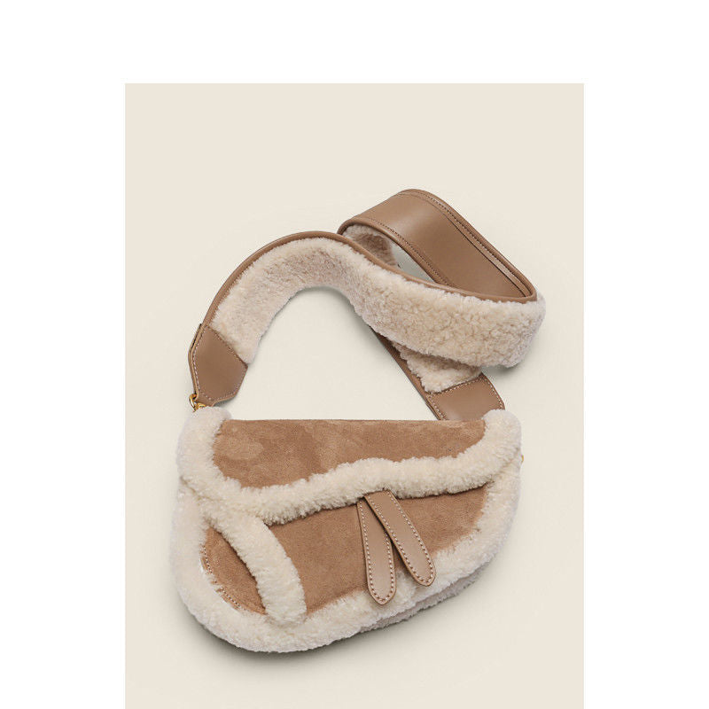 Retro Caramel Lamb Fur Crossbody – Soft Plush Saddle Bag