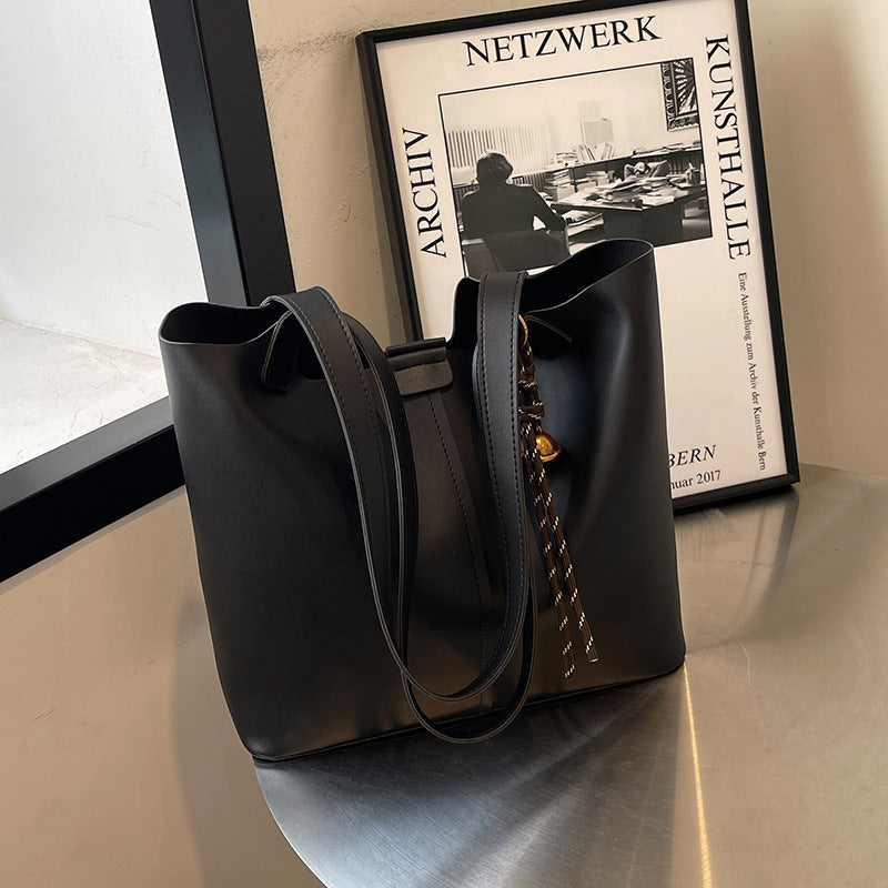 Fashionable & Versatile Commuter Shoulder Bag