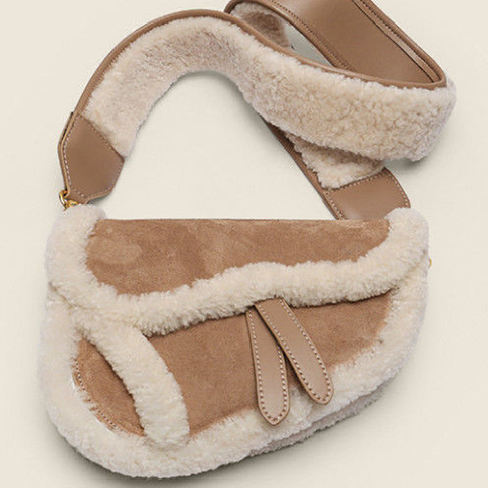 Retro Caramel Lamb Fur Crossbody – Soft Plush Saddle Bag