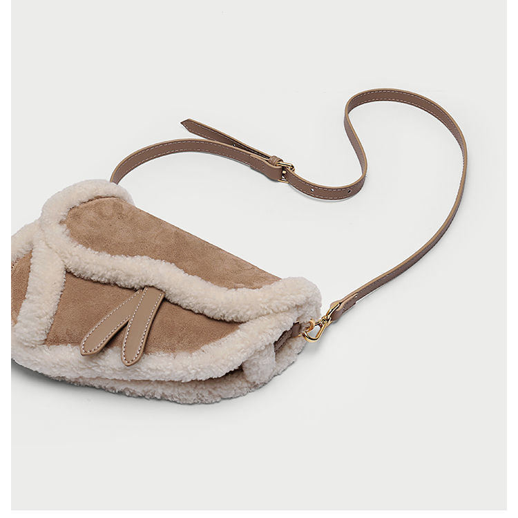 Retro Caramel Lamb Fur Crossbody – Soft Plush Saddle Bag