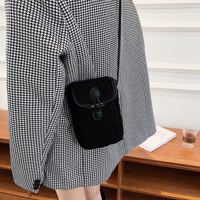 Mini Lamb Plush Crossbody – Soft Designer-Style Shoulder Bag