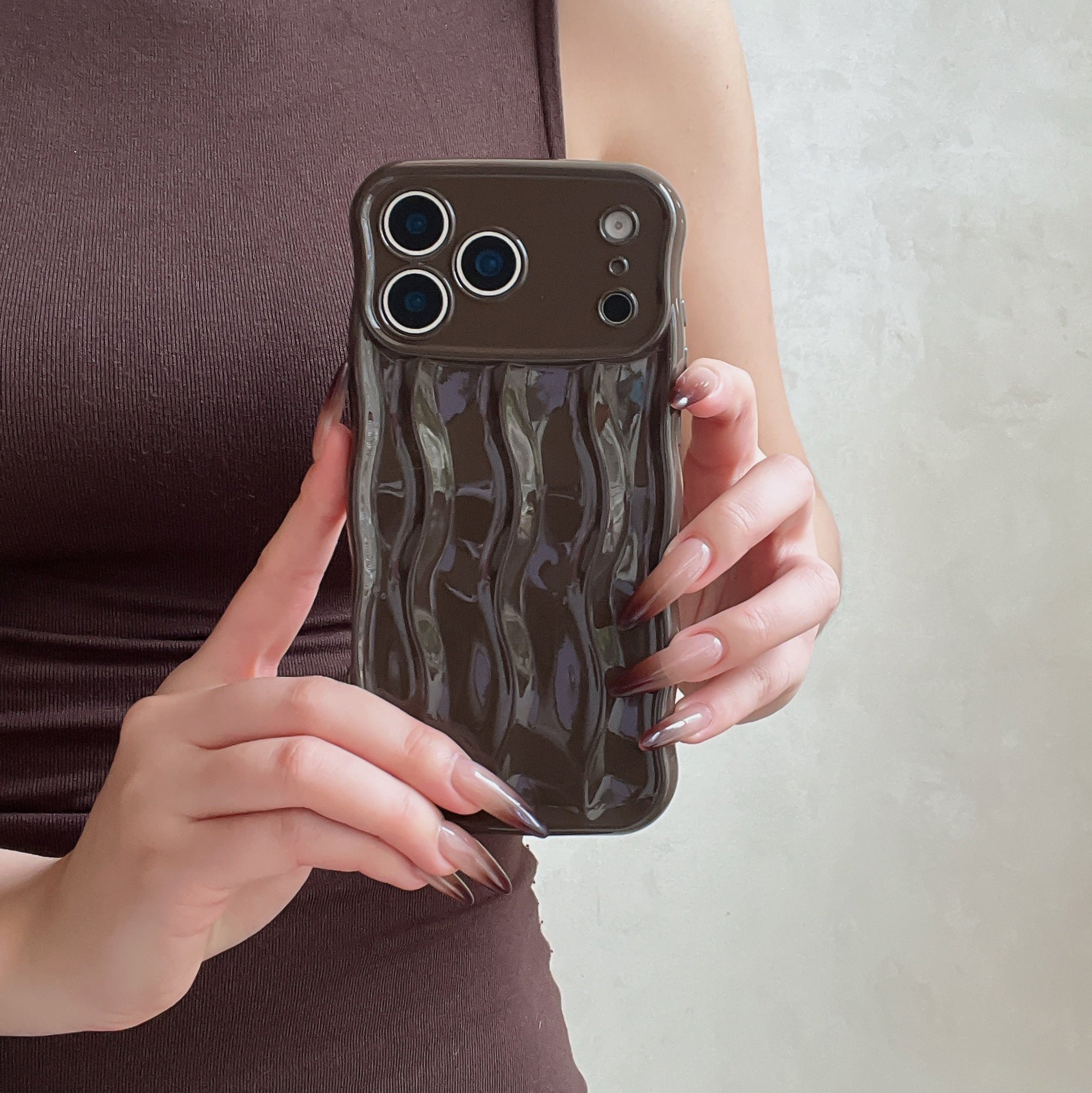 Electroplated 3D Wave Stripe Protective Phone Case (17)